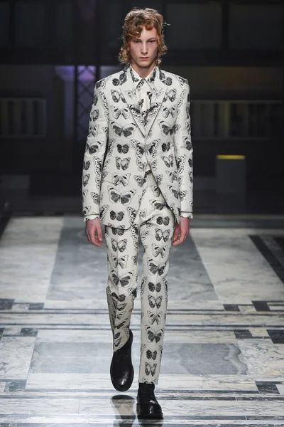 Look 8
